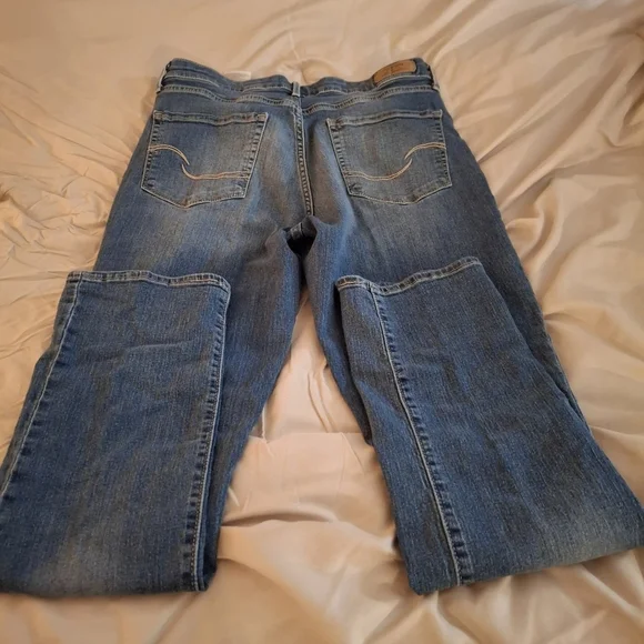 Signature Levi Strauss & Company Women's Stylish Blue Denim Distressed Jeans - Picture 7 of 11